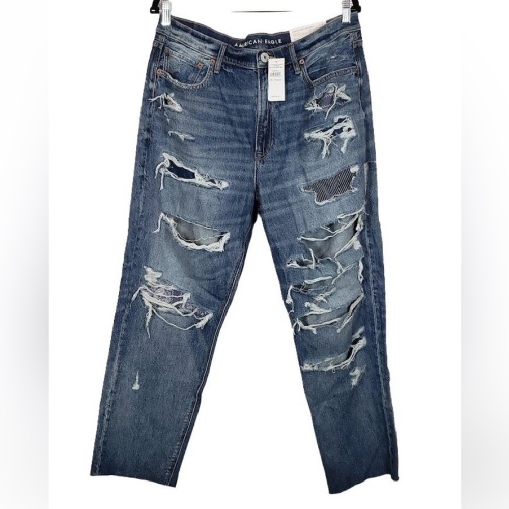 NWT American eagle distressed jeans.No stains or odor